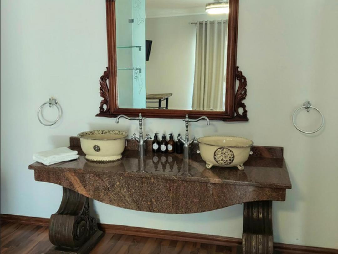 Art And Soul Restaurant, Accommodation, French Bar And Art Gallery Parys Δωμάτιο φωτογραφία